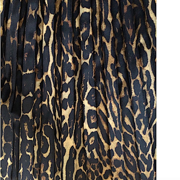 BURBERRY Pleated Midi Skirt With Leopard Print Motif In Black - Picture 12 of 16